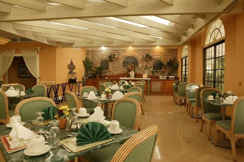 The Knutsford Court Hotel Kingston Restaurant photo